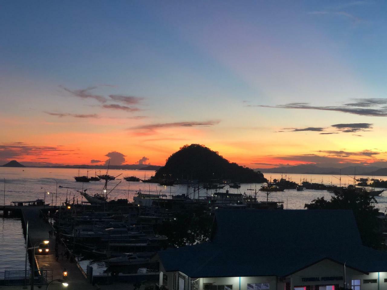 Blue Ocean Hotel Labuan Bajo Exterior photo